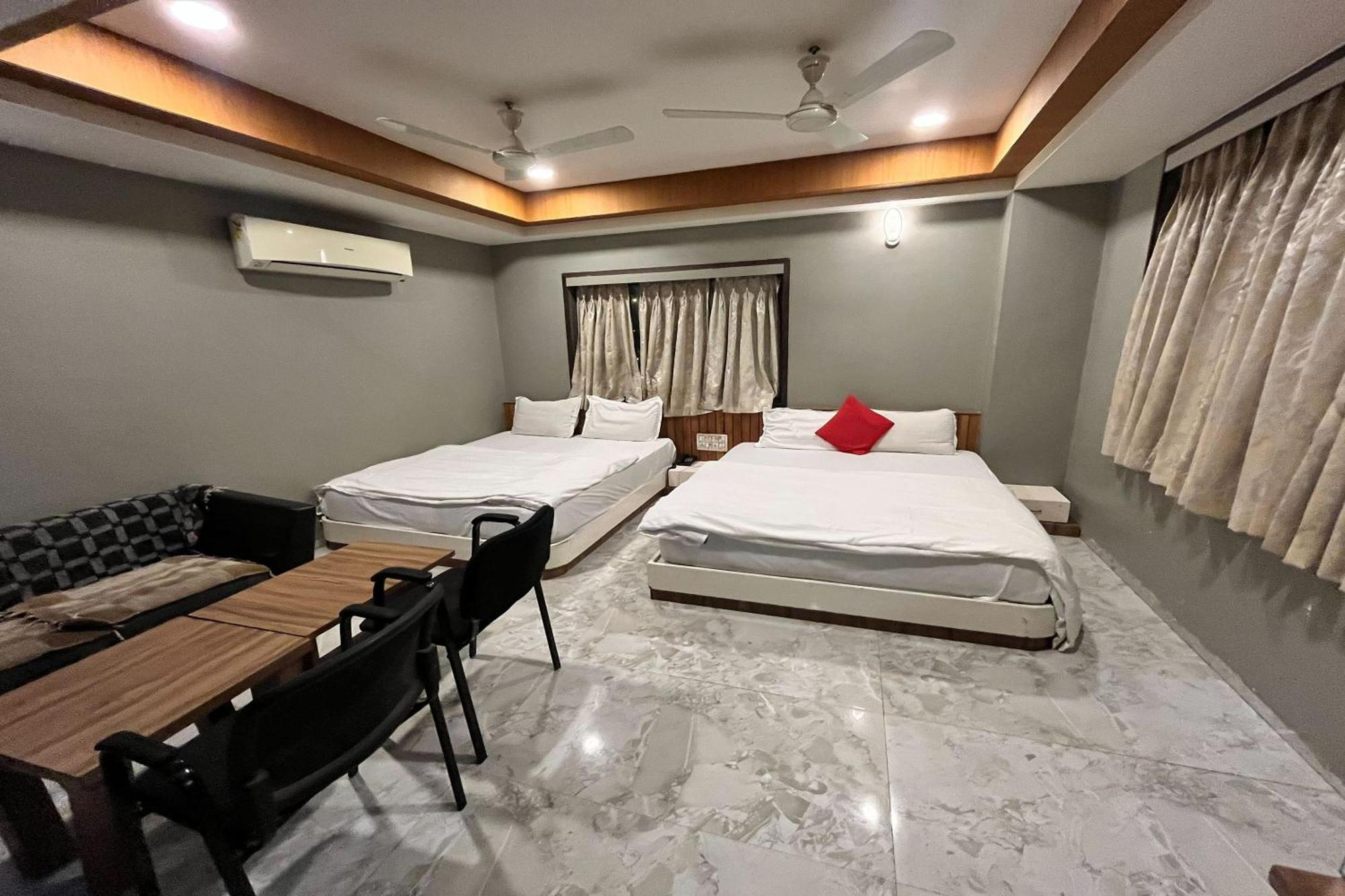 Hotel Om Balaji Ahmedabad Exterior photo