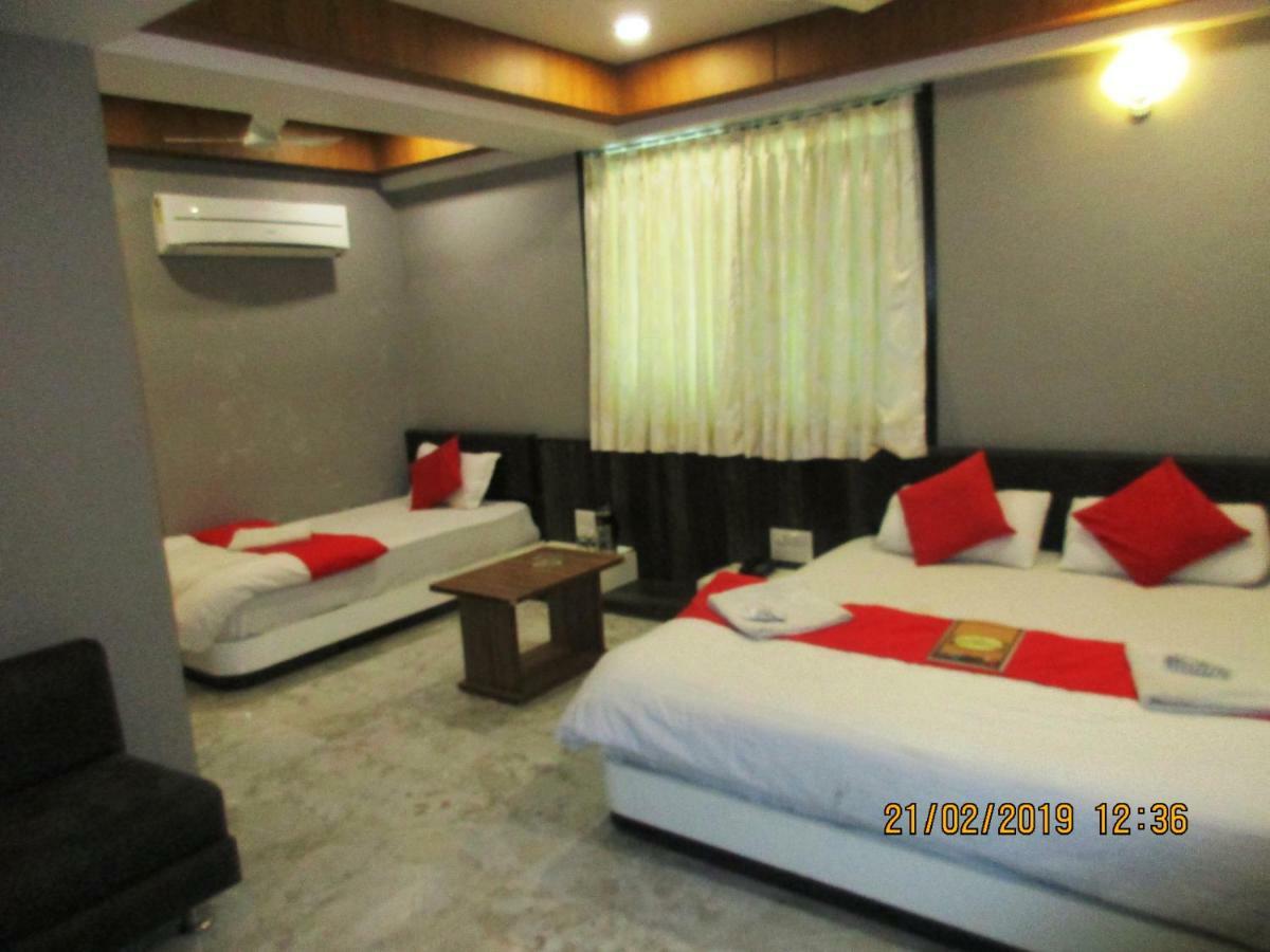 Hotel Om Balaji Ahmedabad Exterior photo