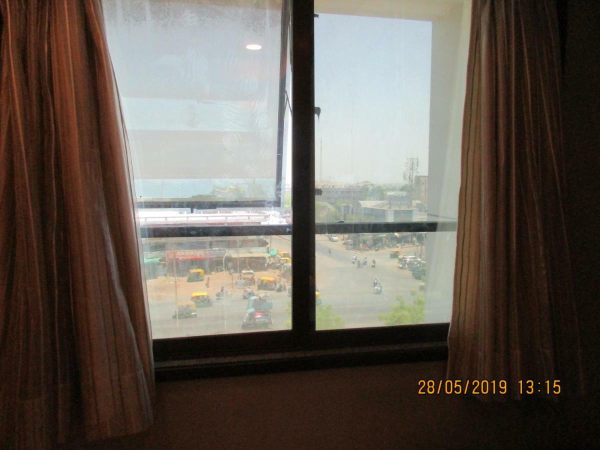 Hotel Om Balaji Ahmedabad Exterior photo