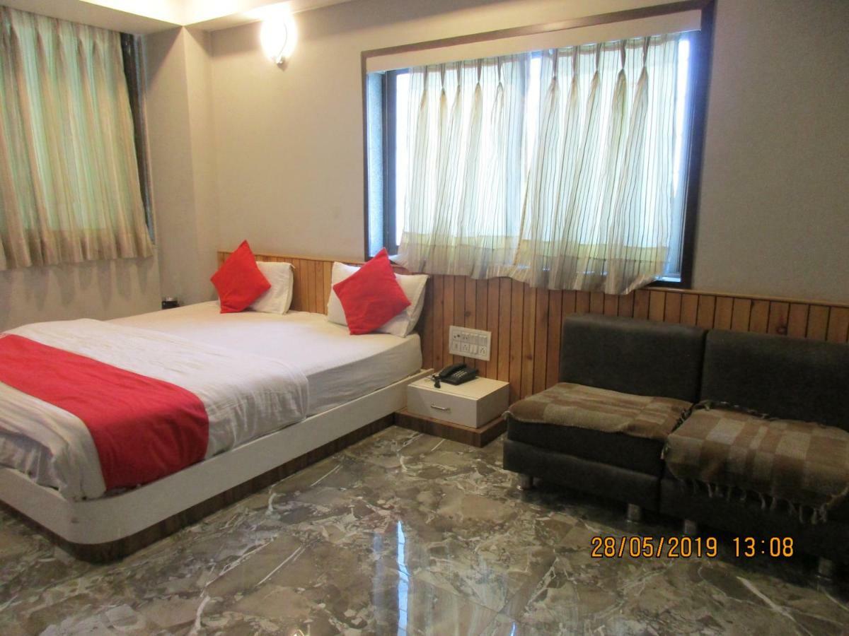 Hotel Om Balaji Ahmedabad Exterior photo
